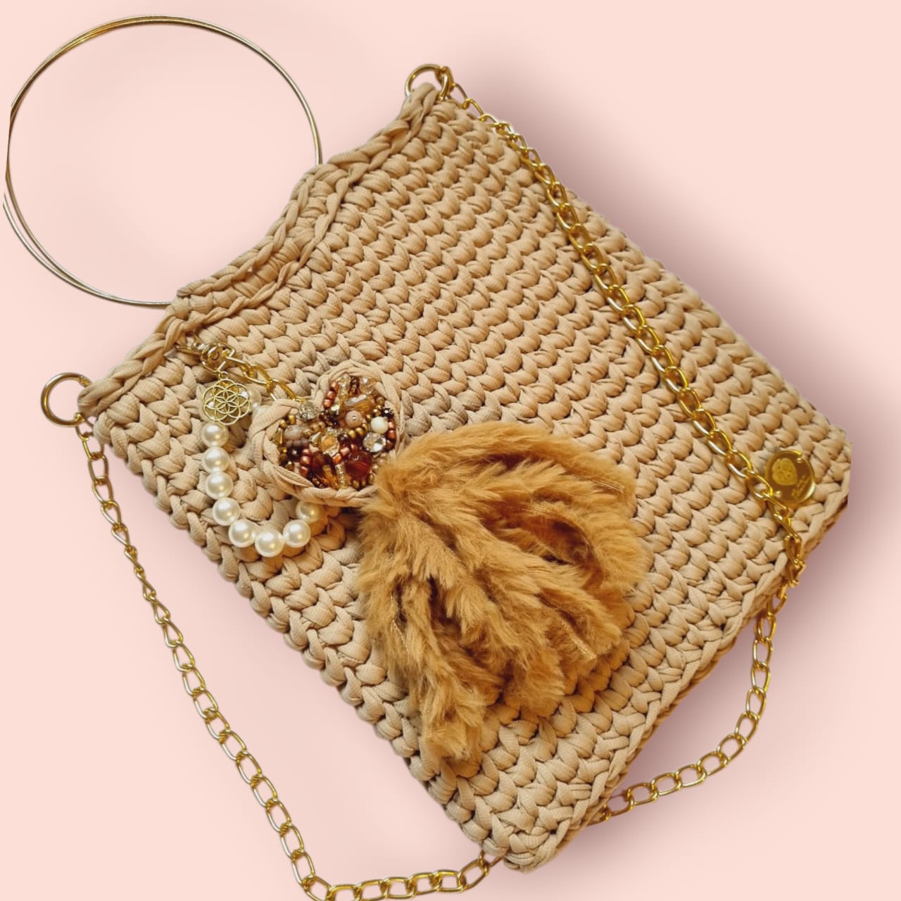 Carteras elegantes tejidas y bordadas a mano