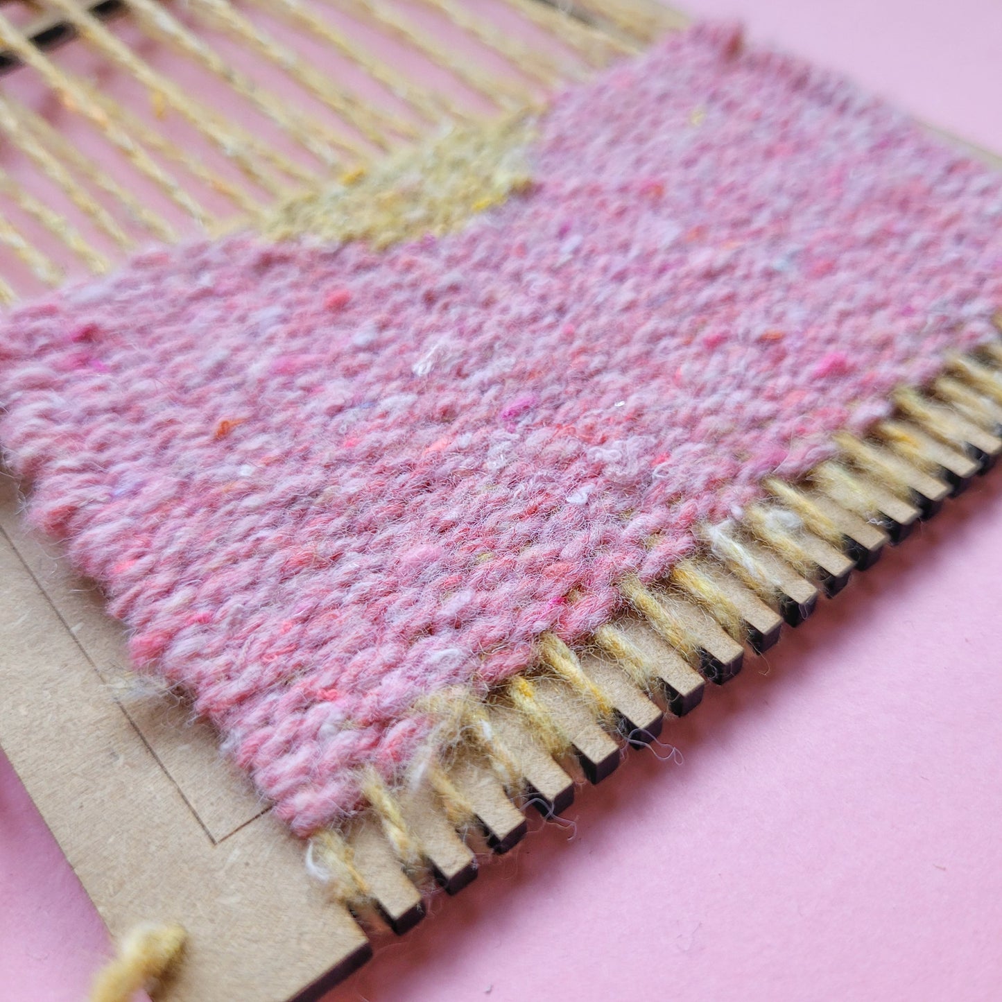 Ñiminka: el mini telar para tejer desde cero en la etapa más linda de la vida + Tutorial + 2 hilados naturales de regalo