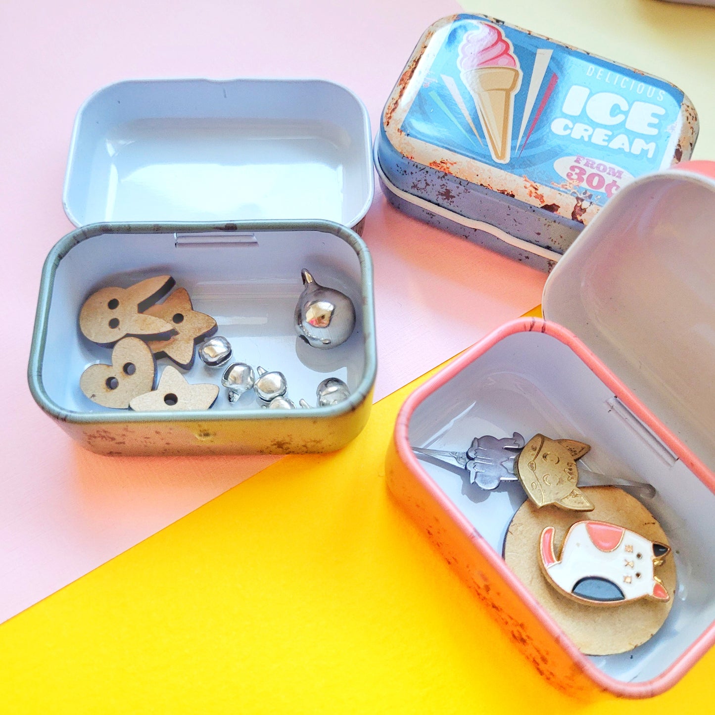 Cajita metálica organizadora letrero vintage