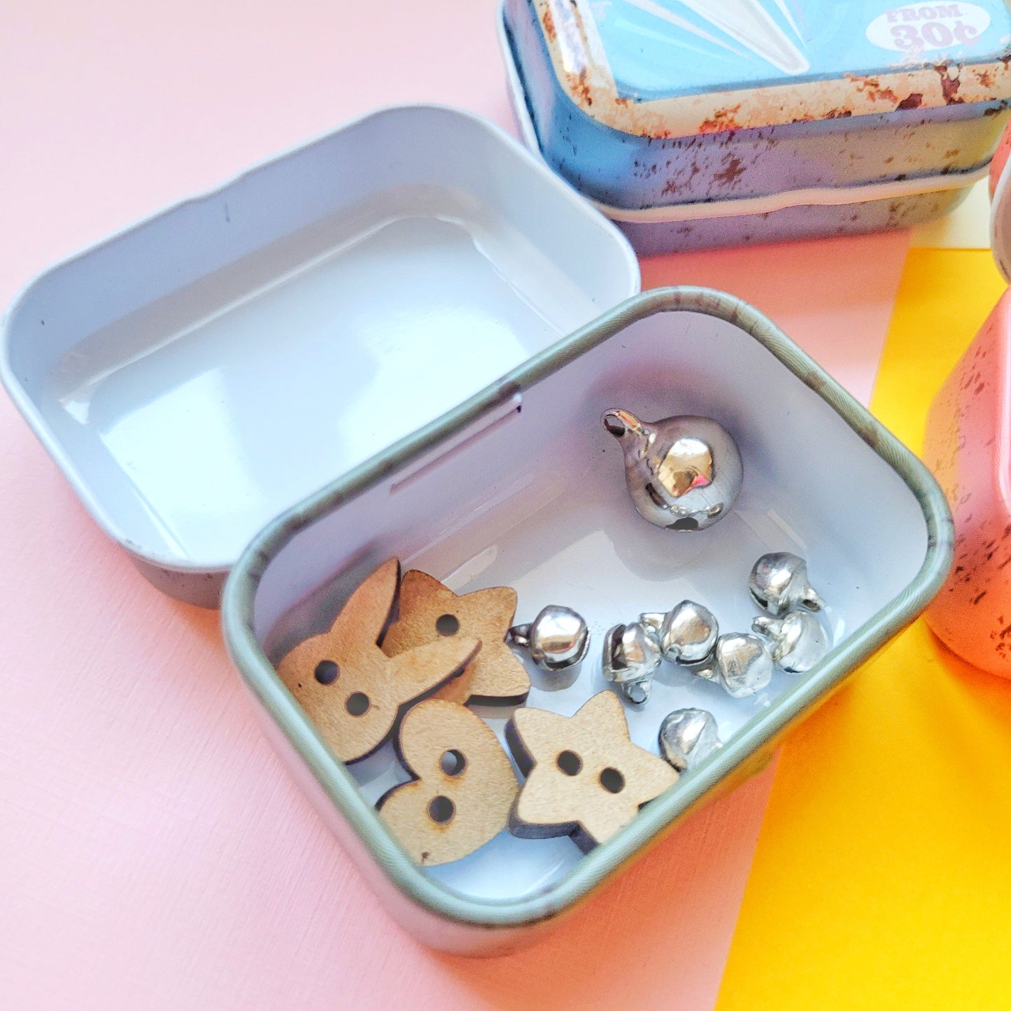 Cajita metálica organizadora letrero vintage