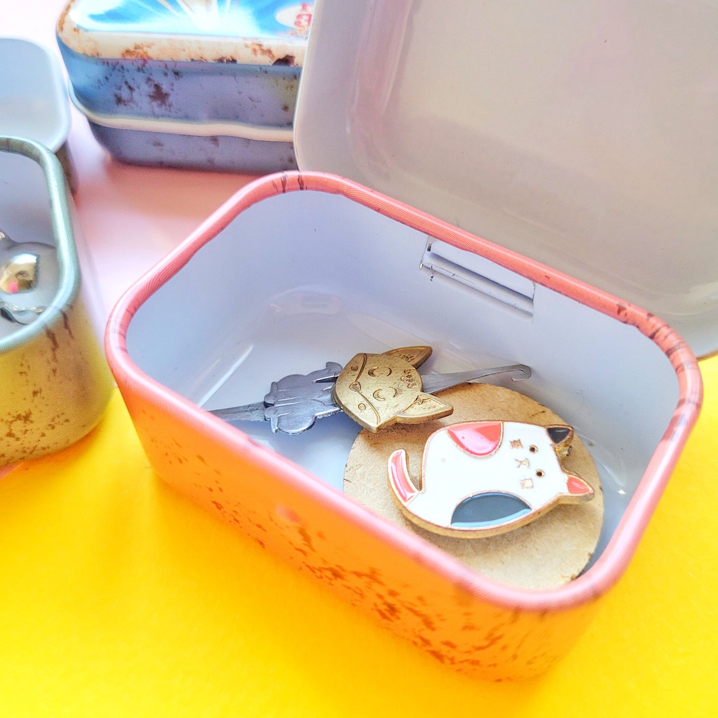 Cajita metálica organizadora letrero vintage