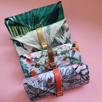 Estuche enrollable para crochet hecho a mano